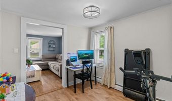 40 Glen St, East Providence, RI 02915