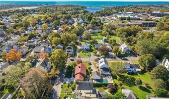 99 Roseneath Ave, Newport, RI 02840