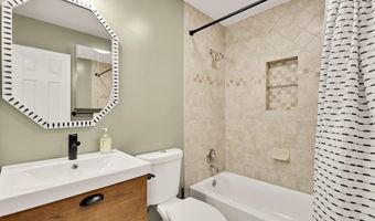 2546 S WALTER REED Dr B, Arlington, VA 22206