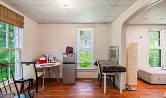 121 Cherry Ave, Ames, IA 50010
