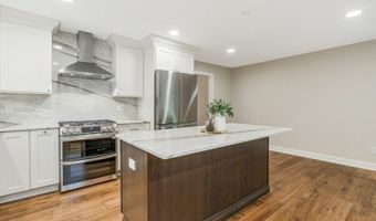 22 Smoke Rise Ln, Bedminster, NJ 07921