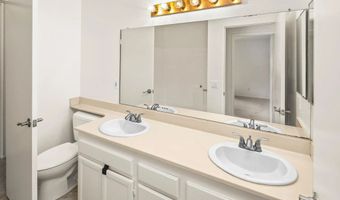 2033 FIESTA Gln, Escondido, CA 92027