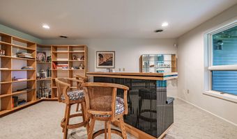 15 Inverness Rd, Falmouth, ME 04105