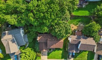 800 Eaglebrooke Dr, Ballwin, MO 63021