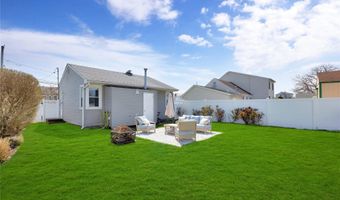 3 Kent Pl, Amityville, NY 11701