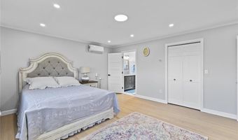 10 J H Dwyer Dr, Middletown, RI 02842