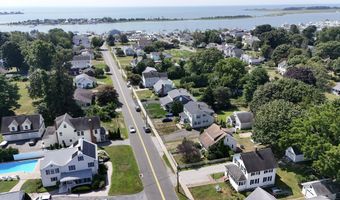 91 Grove St, Clinton, CT 06413