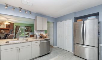 1940 Leah Star Rd, Astor, FL 32102