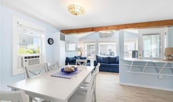 11 Woodruff St, Narragansett, RI 02882