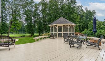 438 Club Dr, Aurora, OH 44202