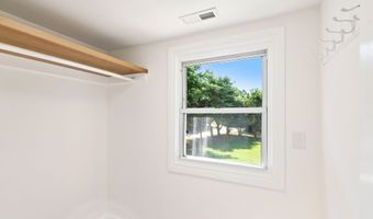 31 Flat Rock Rd, Branford, CT 06405