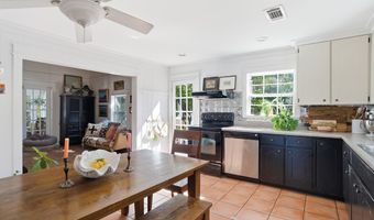 130 14th St, Apalachicola, FL 32320