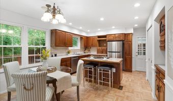 523 Nottingham Dr, Ballwin, MO 63011