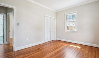 121 S FENWICK St, Arlington, VA 22204
