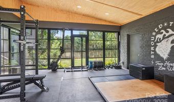 6038 Old Providence Rd, Charlotte, NC 28226