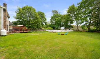 8 Maple Ave, Clinton, CT 06413