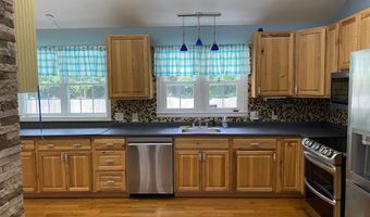18 Beach Park Rd, Clinton, CT 06413