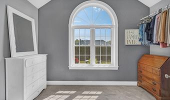 40 Hillview Dr, Bangor, ME 04401