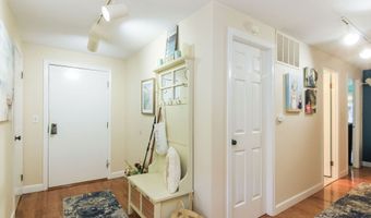 11 Harbour Vlg B, Branford, CT 06405