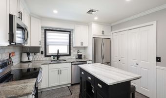 28 Birch St, Beachwood, NJ 08722