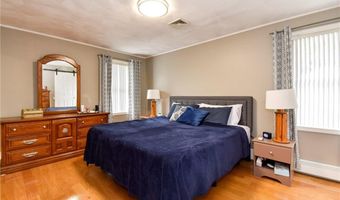 17 Middle St, North Providence, RI 02911
