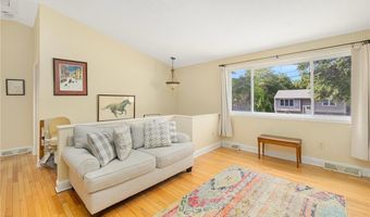 104 Conanicus Rd, Narragansett, RI 02882