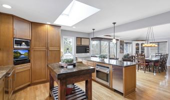 1415 W Hawthorne St, Arlington Heights, IL 60005