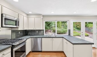 14775 NW OAKHILLS Dr, Beaverton, OR 97006