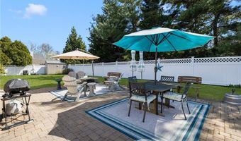 289 Oliphant Ln, Middletown, RI 02842