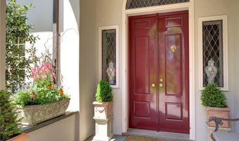14 Leroy Ave, Newport, RI 02840