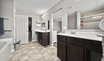 43 Burroughs Dr, Ashville, OH 43103