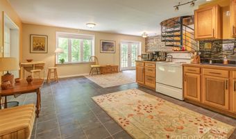 14 Shelton Branch Rd, Barnardsville, NC 28709