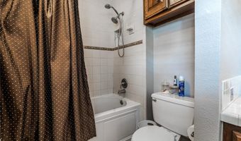 104 Caulder Dr, Chickasha, OK 73018