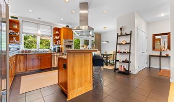 2529 Thornapple Dr, Ann Arbor, MI 48103