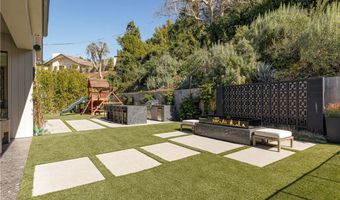 4050 Contera Rd, Encino, CA 91436