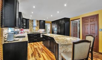7 Shalamar Ct, Amherst, NY 14068