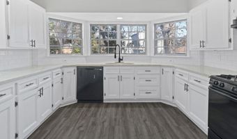 2014 W Lakeview Dr, Benton, AR 72015