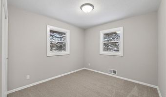 907 40th Ln, Anoka, MN 55303