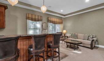 12 White Oak Ln 112, Aberdeen, NJ 07747