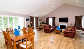 8 Royal Ln, Raymond, NH 03077