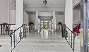 553 Bellevue Ave 14, Newport, RI 02840