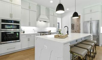 8202 MOCKINGBIRD Dr, Annandale, VA 22003