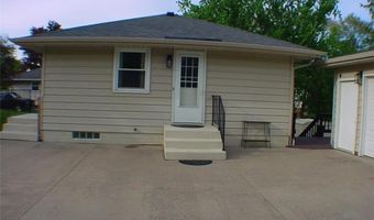 1112 Queens Ln, Anoka, MN 55303