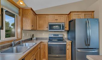 984 Waters Edge Cir, Avon, MN 56310