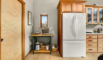 2026 Ashland Mine Rd, Ashland, OR 97520