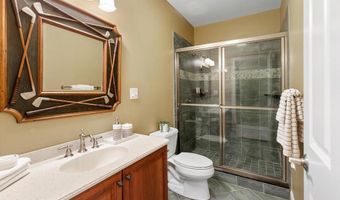 11 Swan Ln, Andover, MA 01810