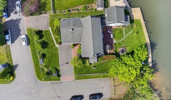 20 Bayview Ln, Amityville, NY 11701