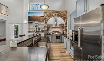611 E 37th St, Charlotte, NC 28205