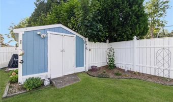 1 Adelaide Ave, Bristol, RI 02809