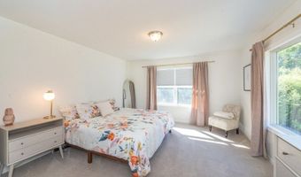 72 Lakeside Dr NW, Alloway, NJ 07461